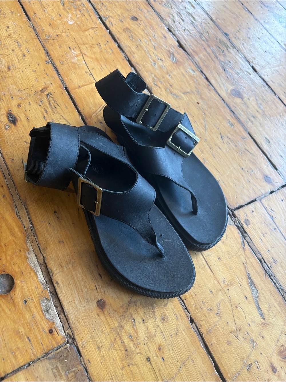 Sorel Black Leather Buckle Thong Sandals